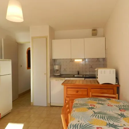 Apartment Le Lavandou, 2 Pieces, 4 Personnes - Fr-1-251-628 Le Lavandou