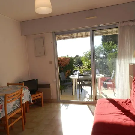 Le Lavandou, 2 Pieces, 4 Personnes - Fr-1-251-628 * Le Lavandou